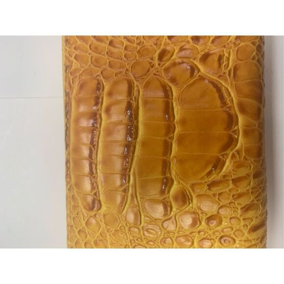 Croco Textured Vegan Leather Wallet - Picture 4 of 5